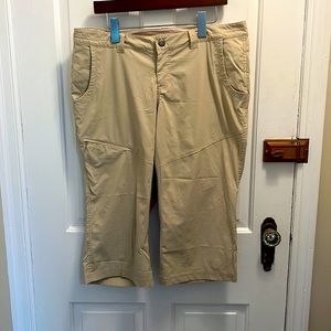 Eddie Bauer Travex Capris Beige Size Petite 10
